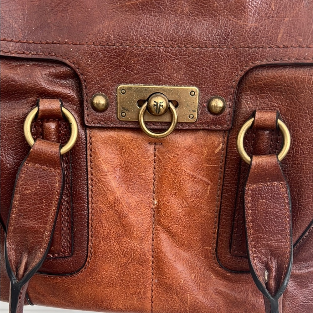 Elegant Brown Leather Tote Bag - Picture 2 of 4